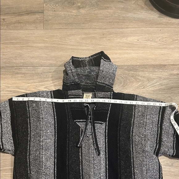 NWOT Artilana Black and Gray Knit Baja Hoodie Size XL - Picture 5 of 7
